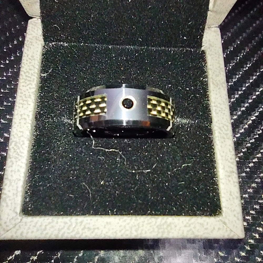 Tungsten and carbon fiber men's ring sz 8